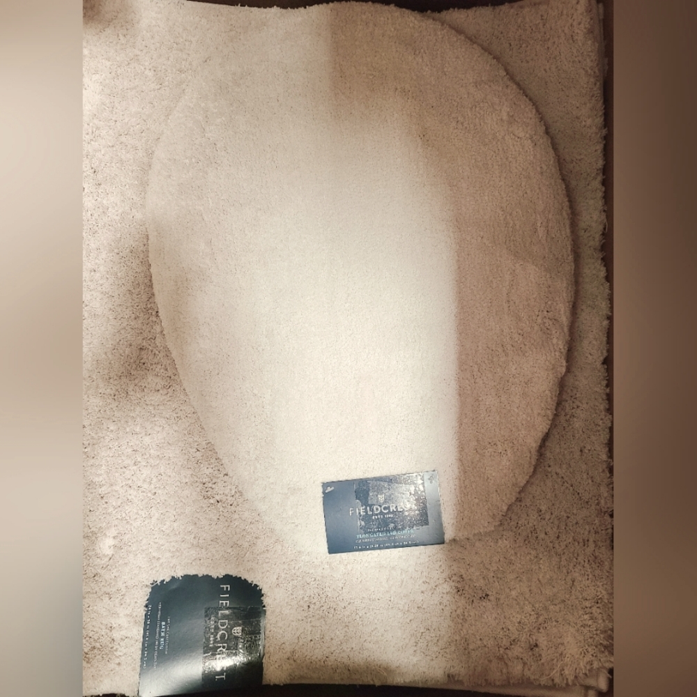 Bath Rug and  Lid Cover